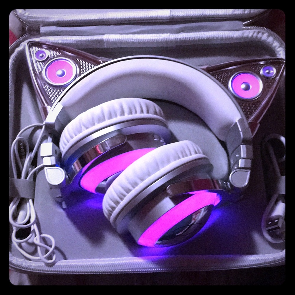 Ariana grande cat headphones